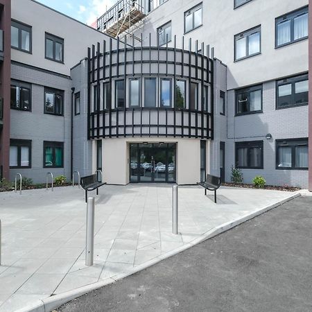 Brand New 2 Bedroom Apartment Centre Of Солихалл Экстерьер фото