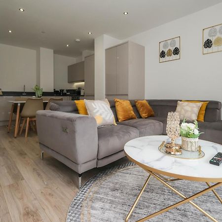 Brand New 2 Bedroom Apartment Centre Of Солихалл Экстерьер фото