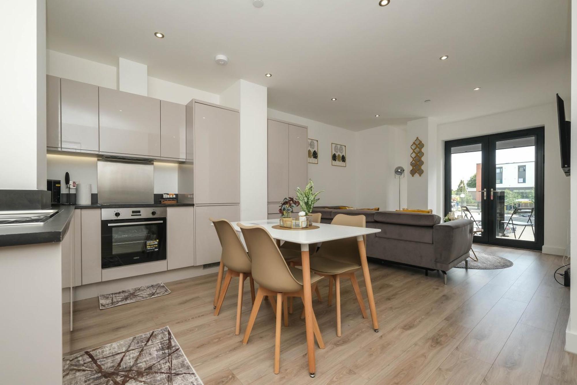 Brand New 2 Bedroom Apartment Centre Of Солихалл Экстерьер фото